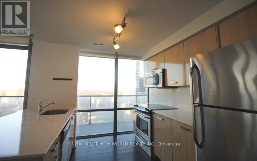 4605 - 832 Bay Street, Toronto, ON - Indoor Photo Showing Kitchen