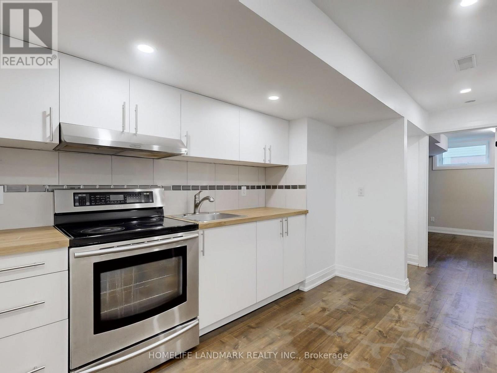 Unit 2 - 1661 Mount Albert Road, East Gwillimbury, ON - Indoor Photo Showing Kitchen