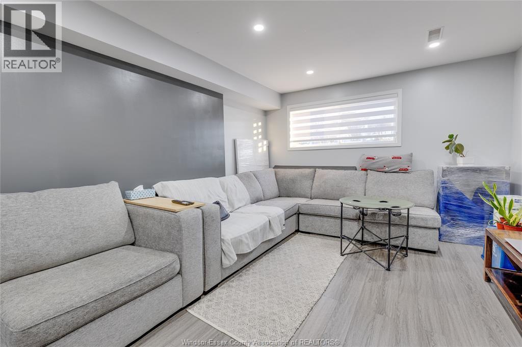 12726 Horwood Crescent Unit# Lower, Tecumseh, ON - Indoor Photo Showing Living Room