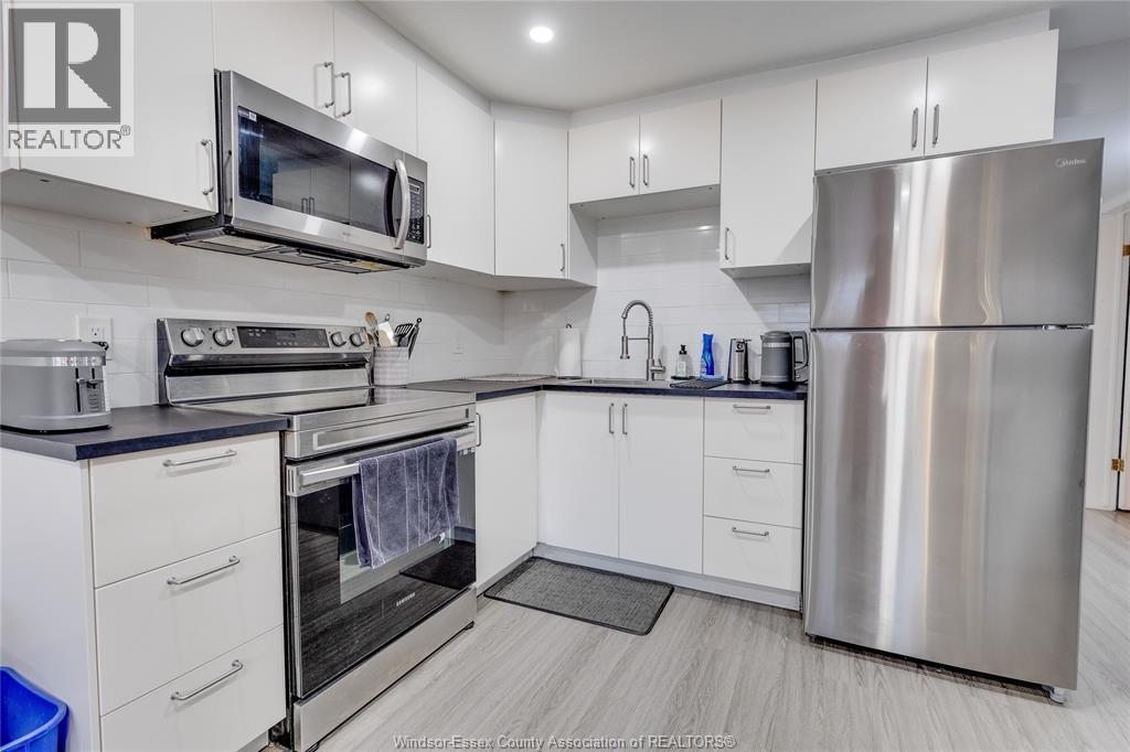 12726 Horwood Crescent Unit# Lower, Tecumseh, ON - Indoor Photo Showing Kitchen With Upgraded Kitchen