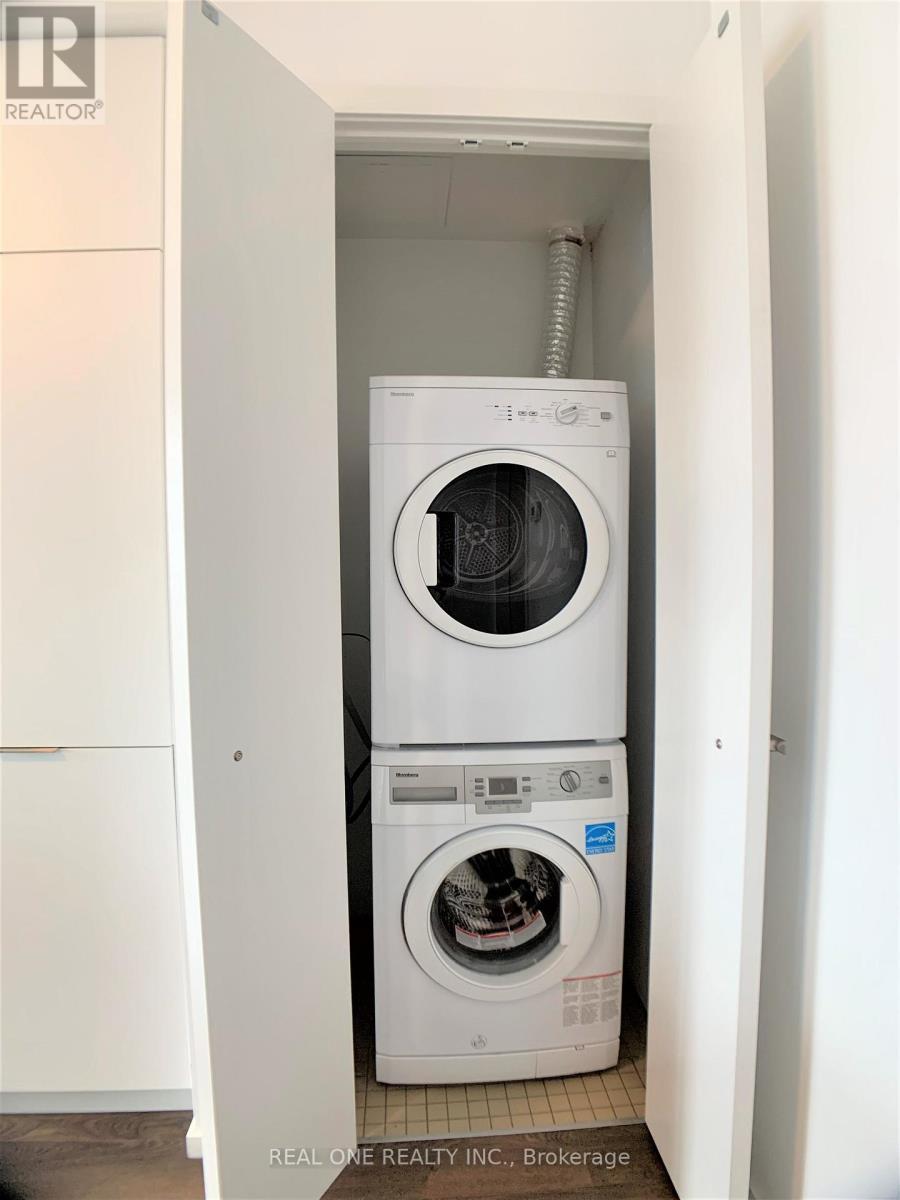1404 - 5 St Joseph Street, Toronto, ON - Indoor Photo Showing Laundry Room