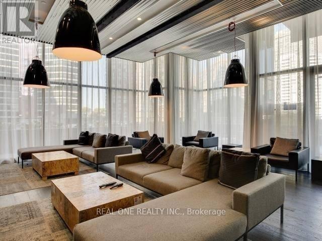 1404 - 5 St Joseph Street, Toronto, ON - Photo Showing Living Room