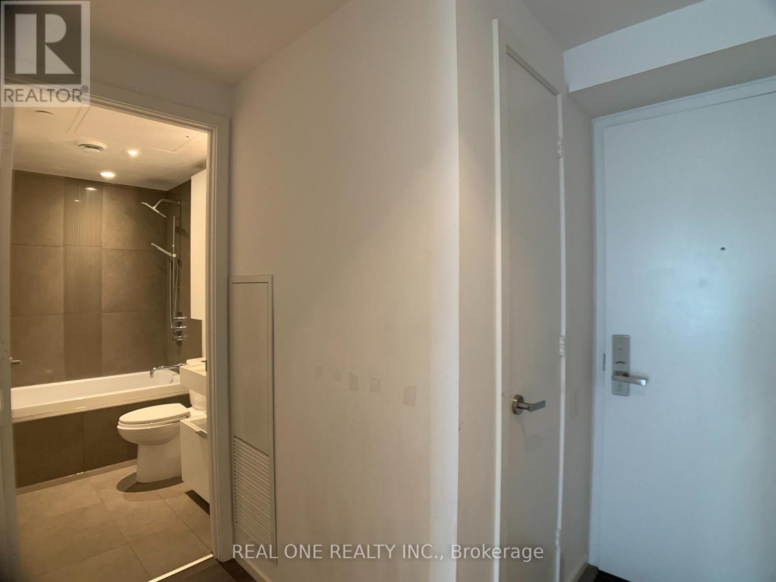 1404 - 5 St Joseph Street, Toronto, ON - Indoor Photo Showing Bathroom