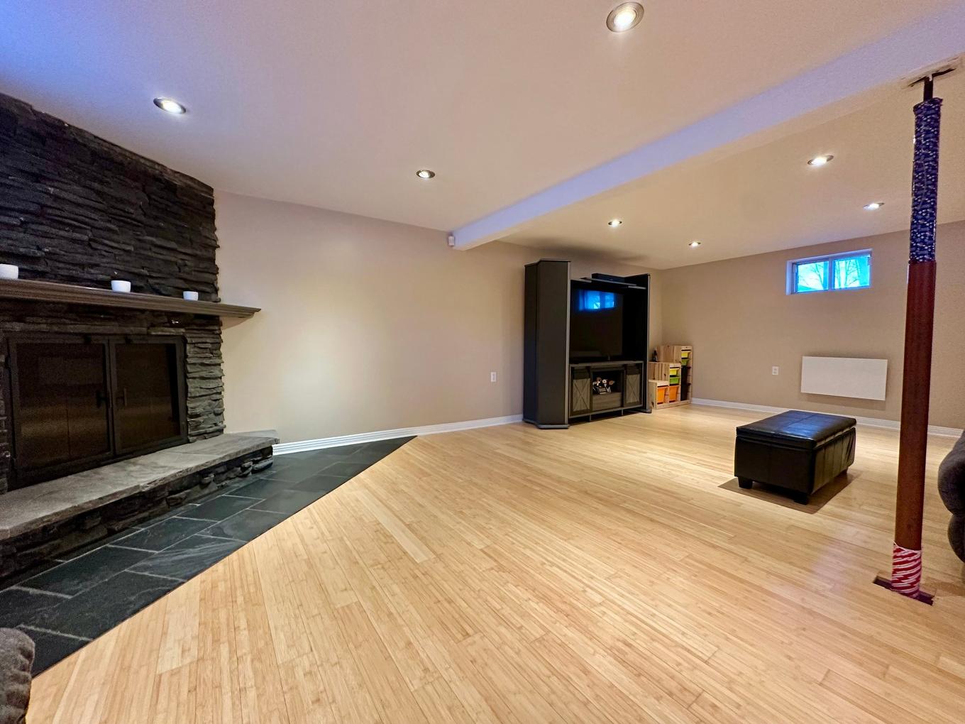 Salle familiale - 9 Rue Lucien-Paquette, Blainville, QC - Indoor