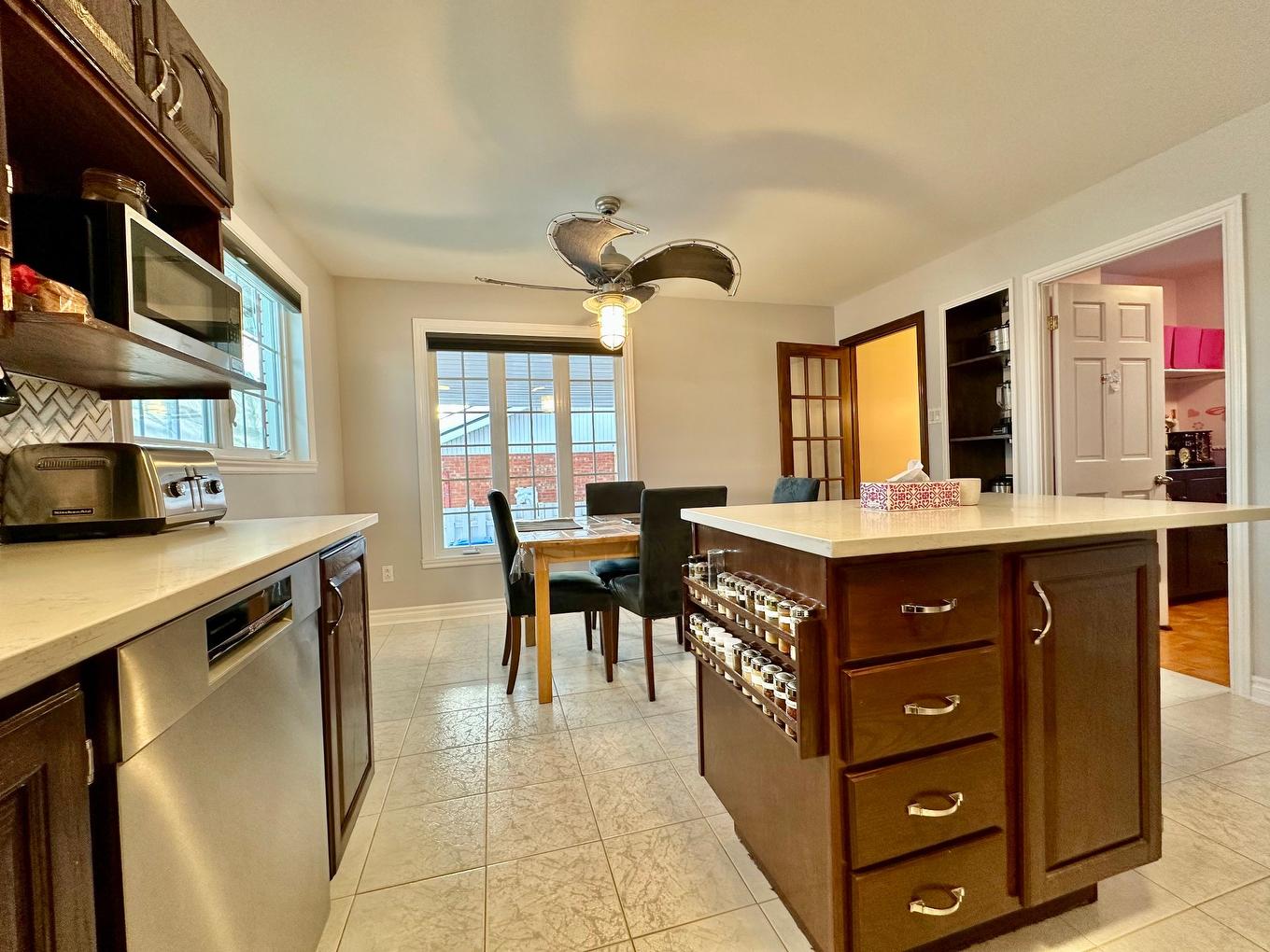 Cuisine - 9 Rue Lucien-Paquette, Blainville, QC - Indoor