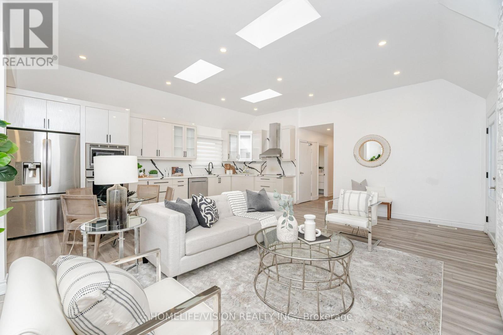 44 Armitage Drive, Toronto, ON - Indoor Photo Showing Living Room