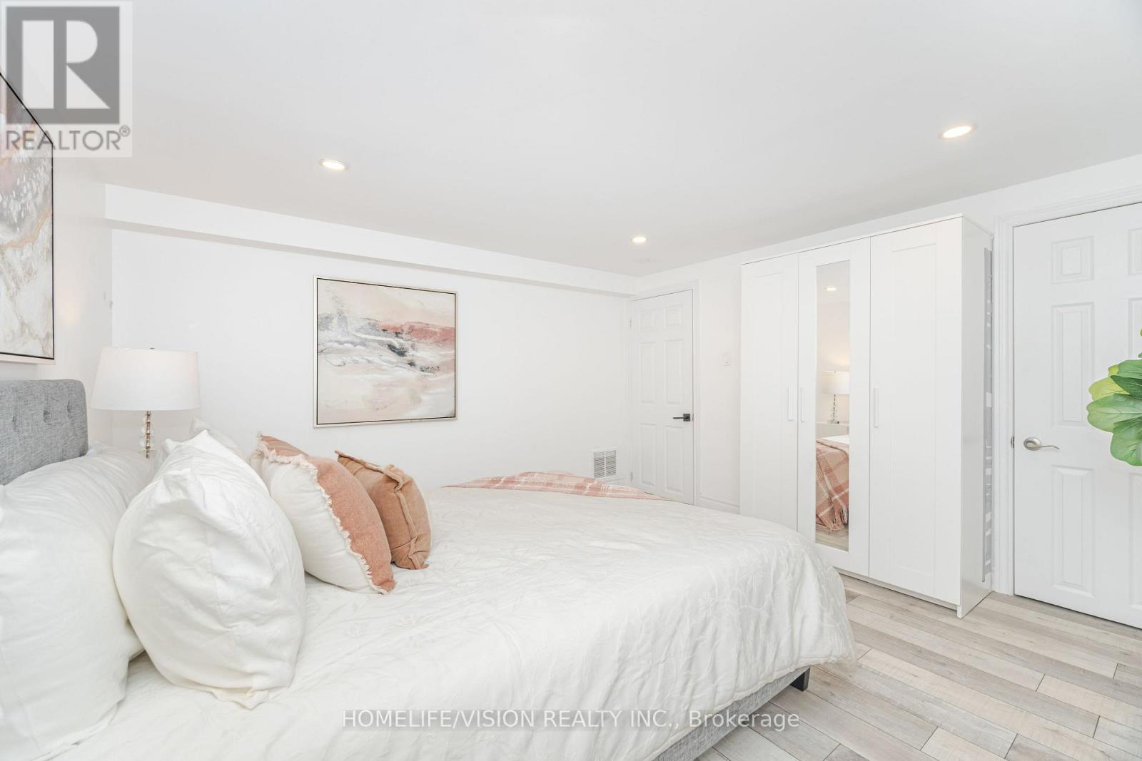 44 Armitage Drive, Toronto, ON - Indoor Photo Showing Bedroom