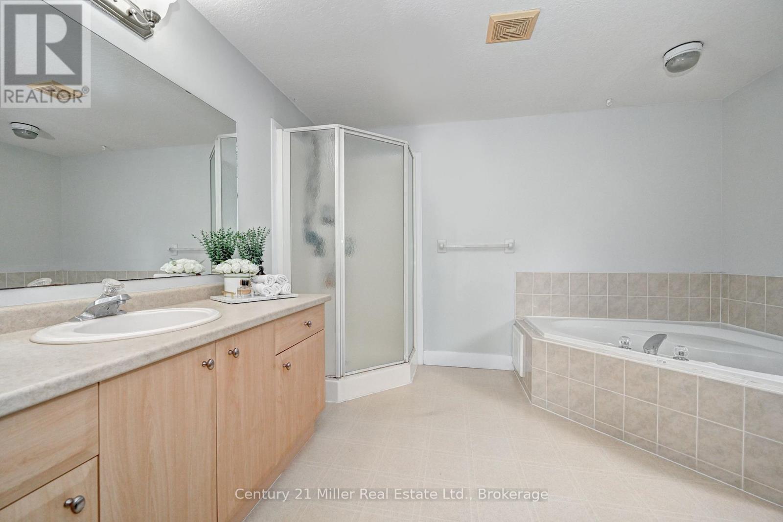 14 Bridlewreath Street, Kitchener, ON - Indoor Photo Showing Bathroom