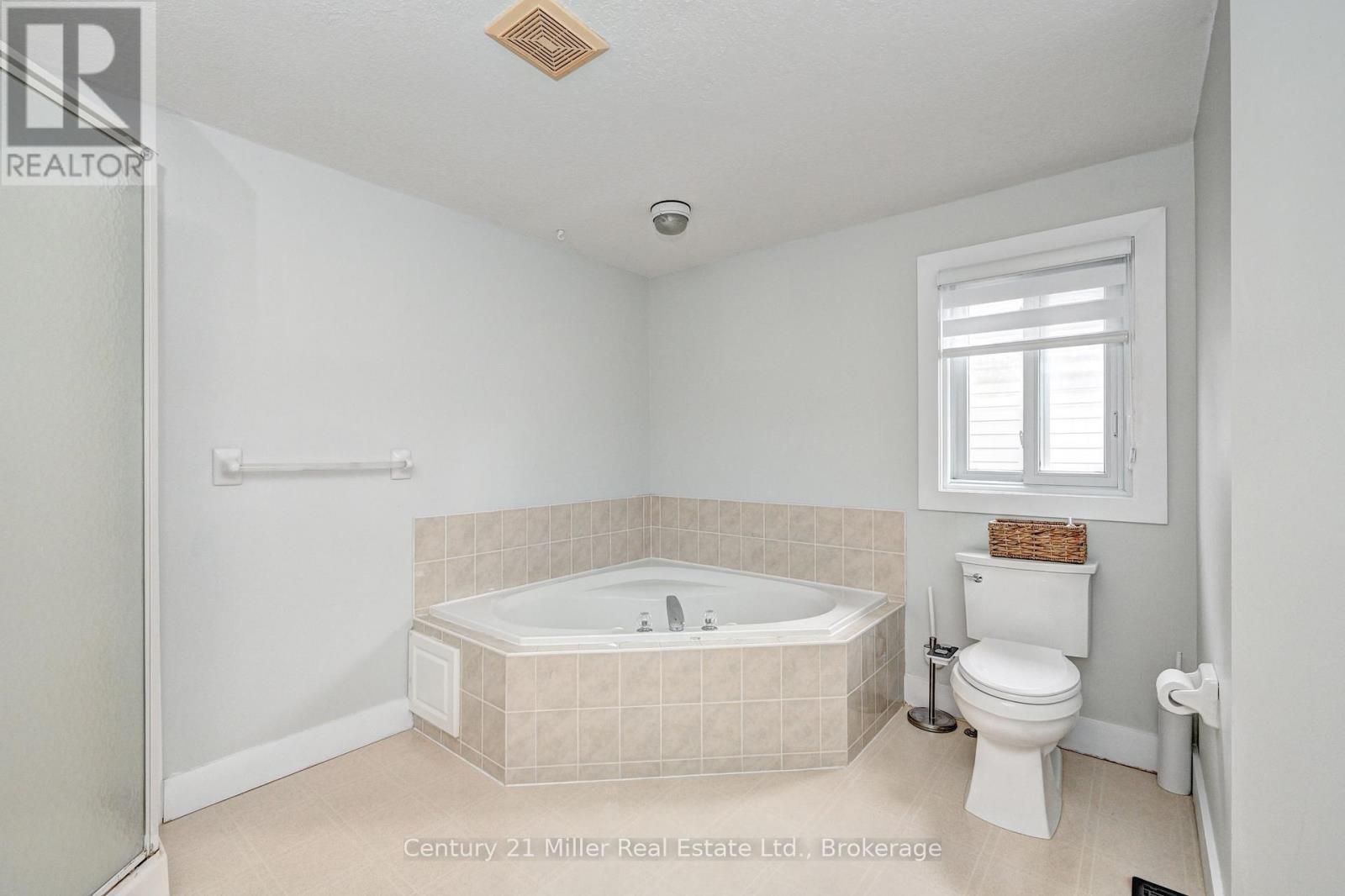 14 Bridlewreath Street, Kitchener, ON - Indoor Photo Showing Bathroom