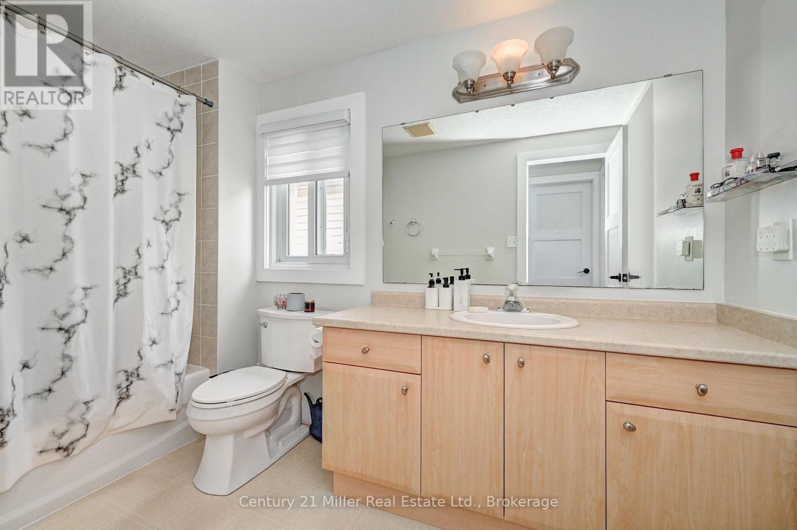 14 Bridlewreath Street, Kitchener, ON - Indoor Photo Showing Bathroom