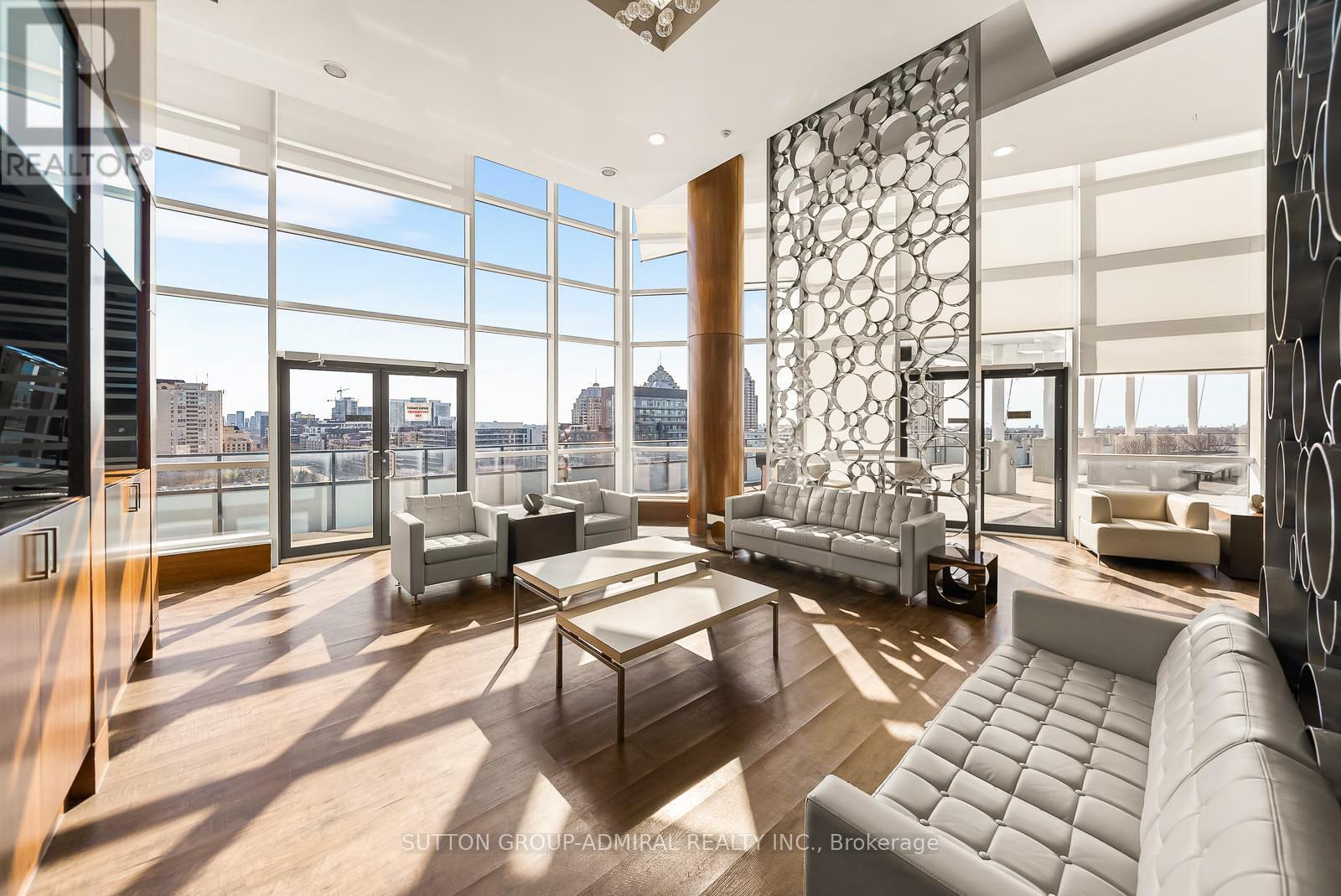 715 - 2885 Bayview Avenue, Toronto, ON - Indoor