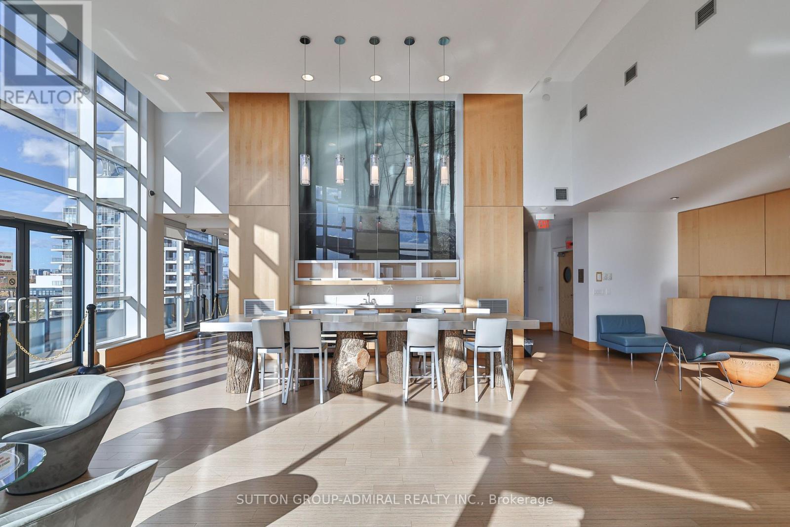 715 - 2885 Bayview Avenue, Toronto, ON - Indoor