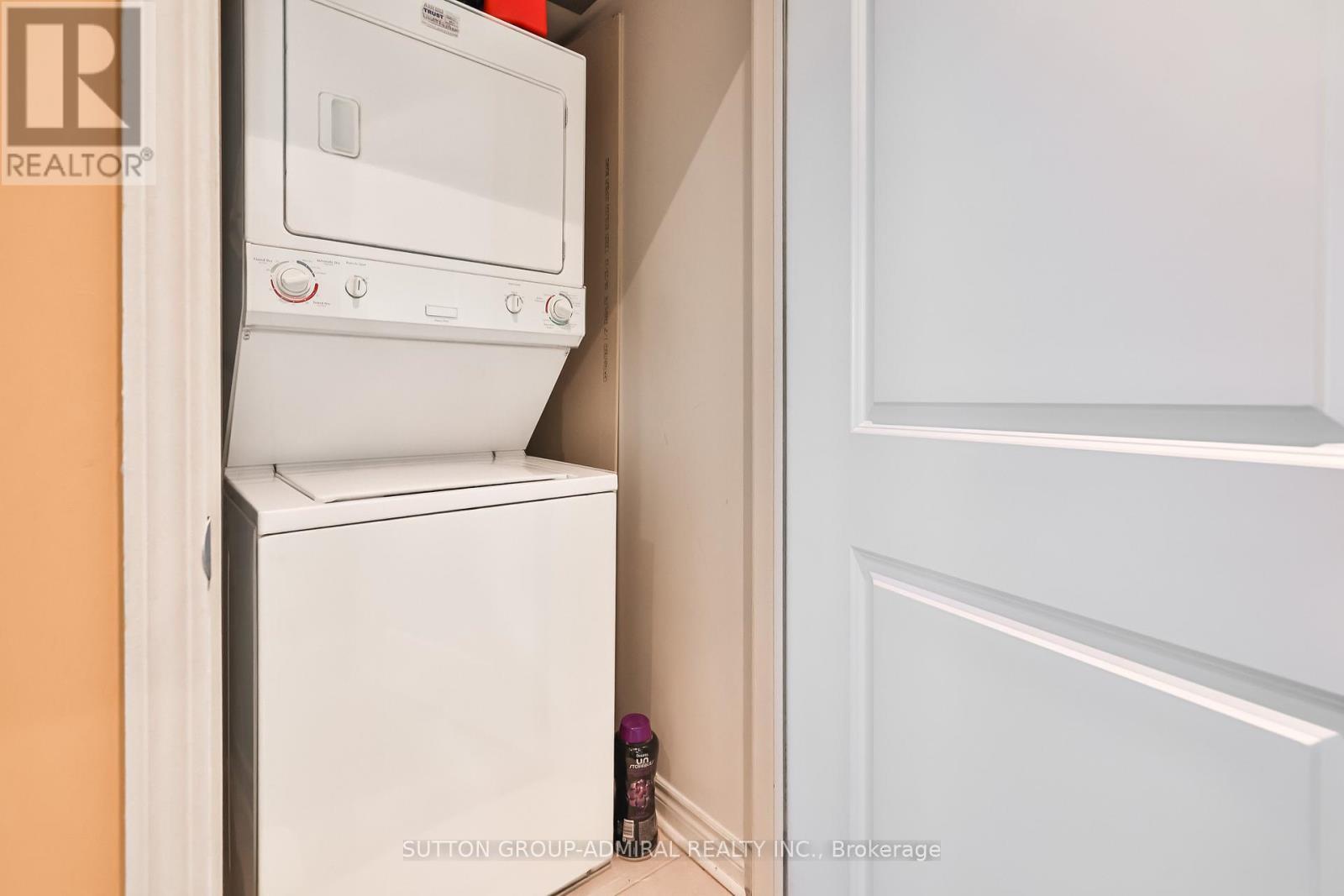715 - 2885 Bayview Avenue, Toronto, ON - Indoor Photo Showing Laundry Room