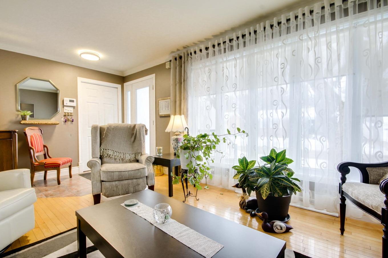 Salon - 4380 Rue Monseigneur-De Laval, Trois-Rivières, QC - Indoor Photo Showing Living Room