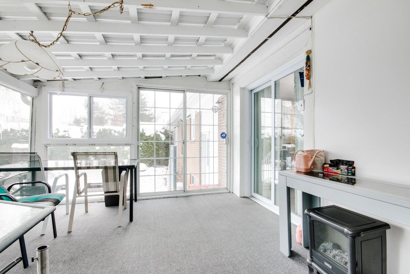 Véranda - 4380 Rue Monseigneur-De Laval, Trois-Rivières, QC - Indoor With Fireplace