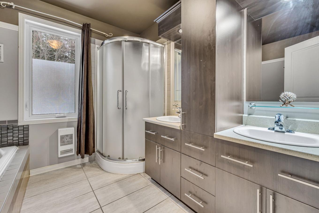 Bathroom - 8 Rue Kiley, Shannon, QC - Indoor Photo Showing Bathroom