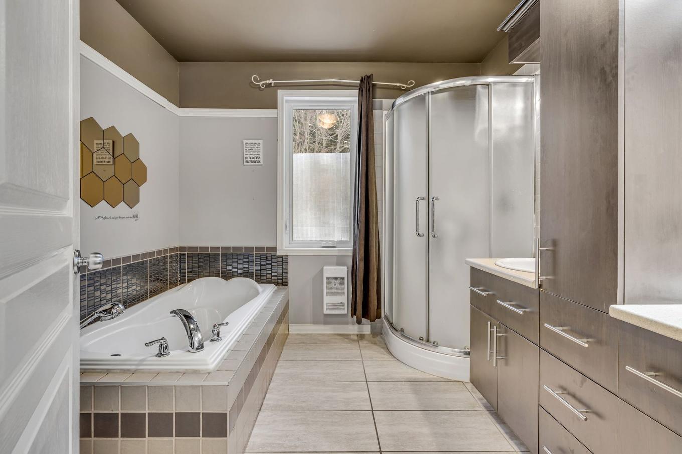 Bathroom - 8 Rue Kiley, Shannon, QC - Indoor Photo Showing Bathroom