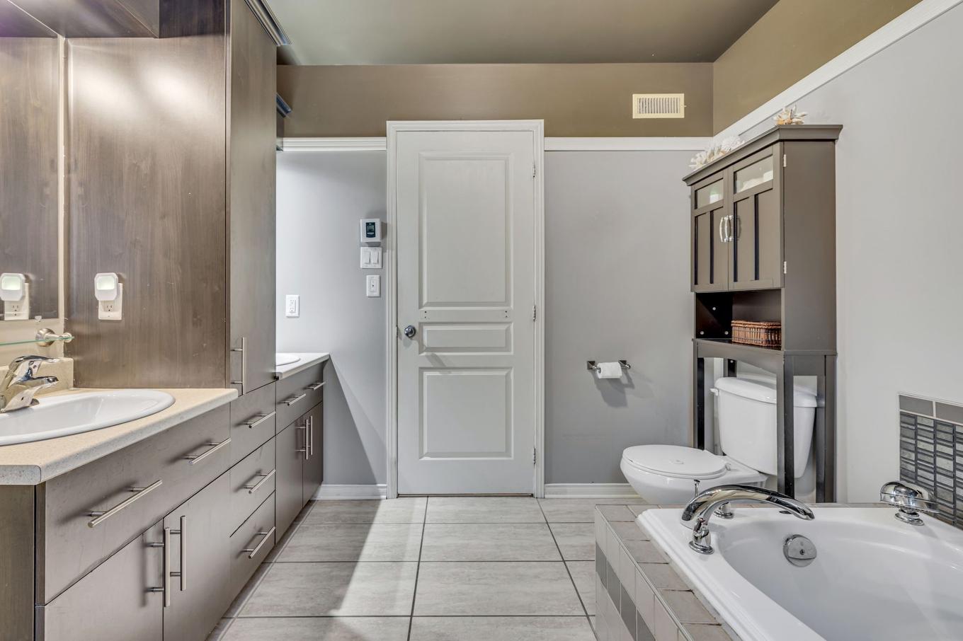 Bathroom - 8 Rue Kiley, Shannon, QC - Indoor Photo Showing Bathroom