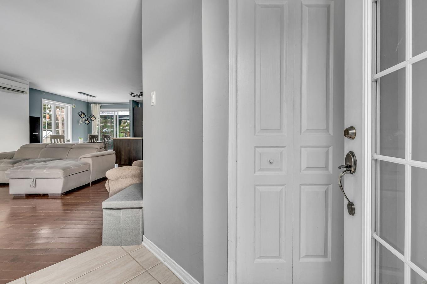 Hall - 8 Rue Kiley, Shannon, QC - Indoor