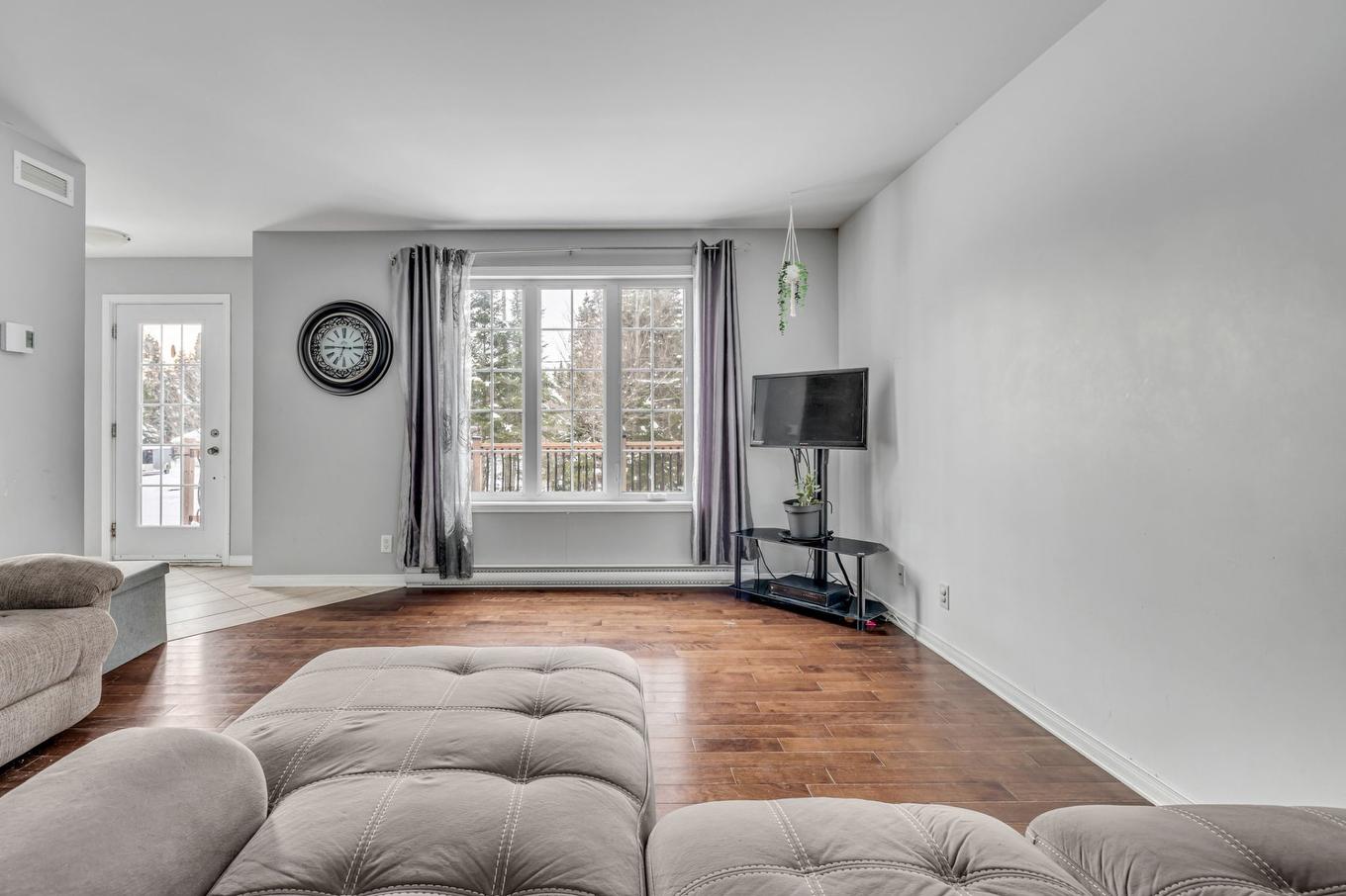 Living room - 8 Rue Kiley, Shannon, QC - Indoor Photo Showing Living Room