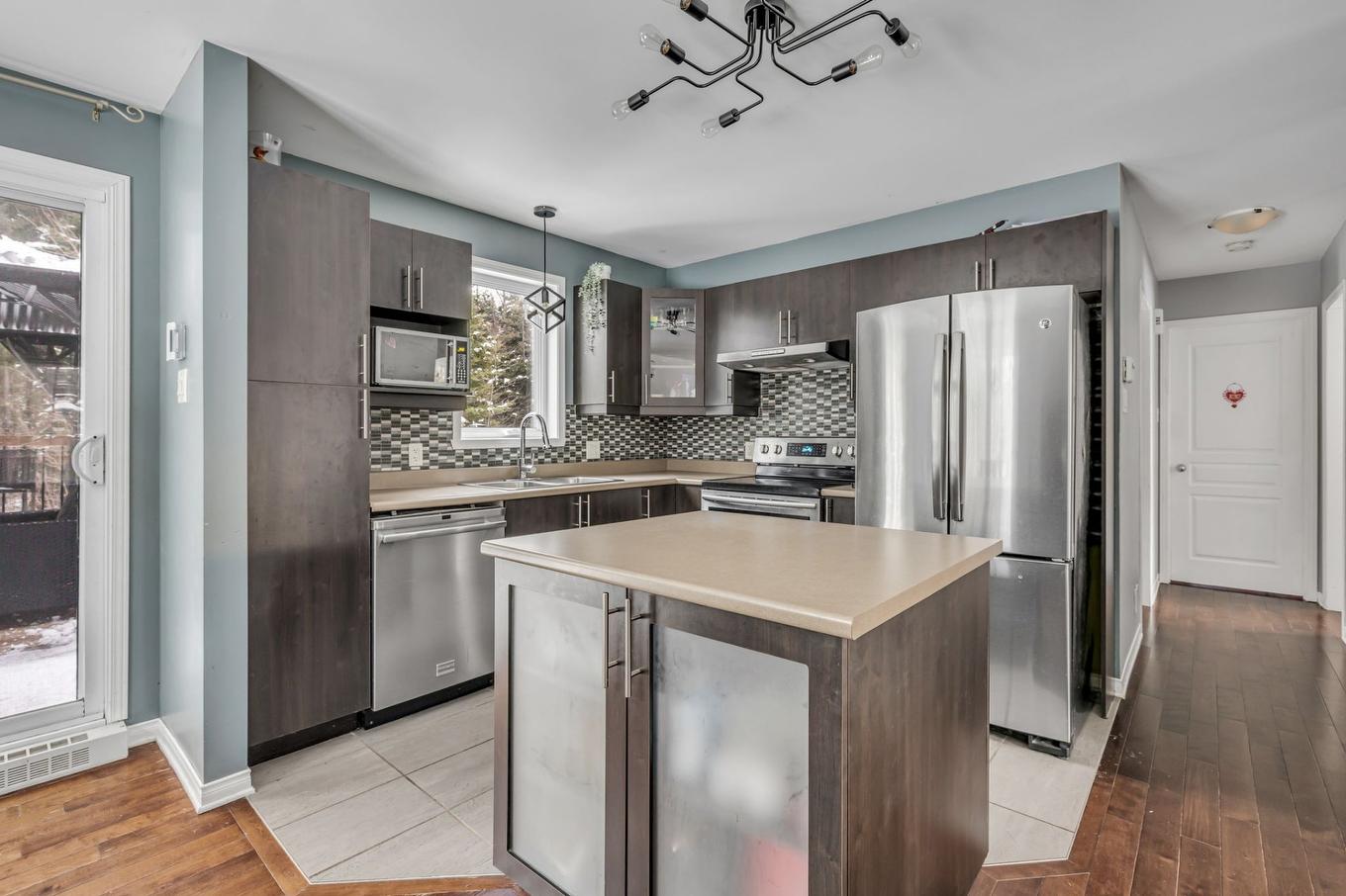 Kitchen - 8 Rue Kiley, Shannon, QC - Indoor Photo Showing Kitchen With Upgraded Kitchen