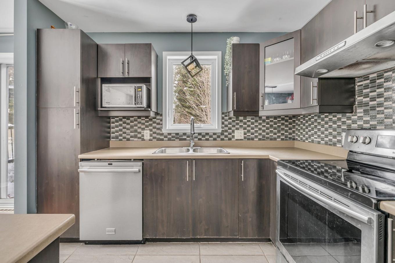 Kitchen - 8 Rue Kiley, Shannon, QC - Indoor Photo Showing Kitchen With Double Sink