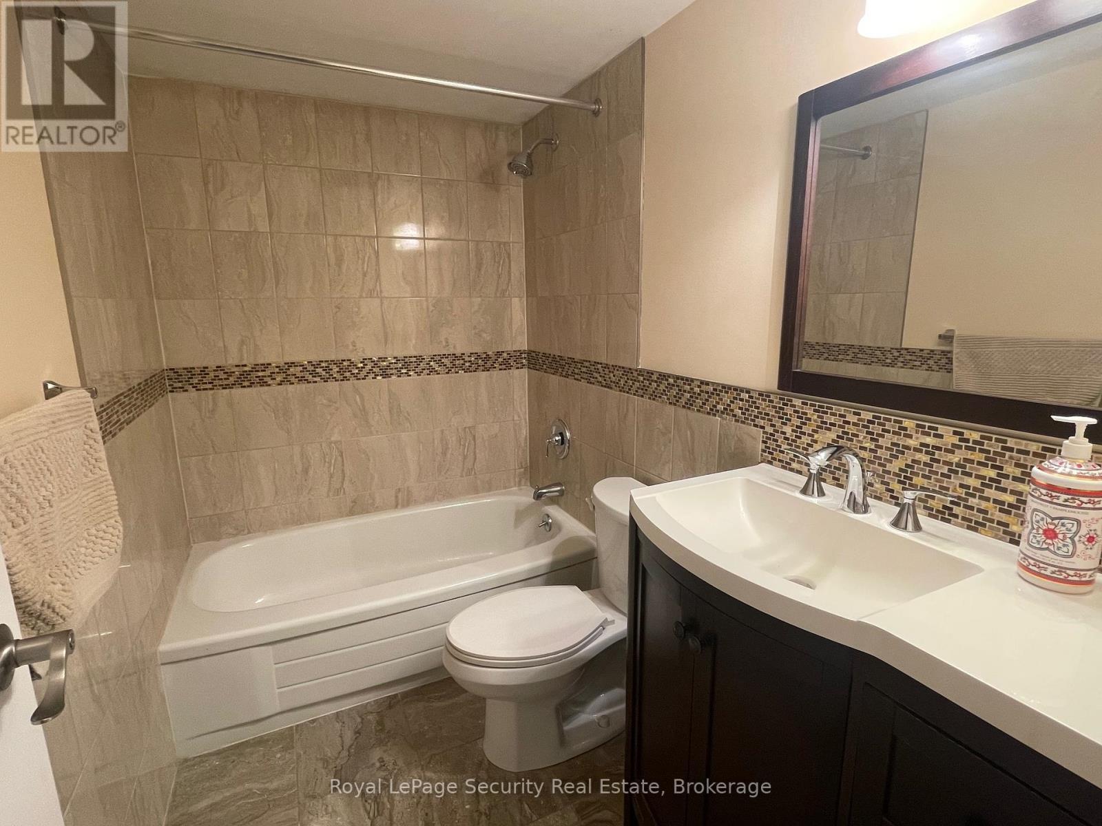 805 - 2556 Argyle Road, Mississauga, ON - Indoor Photo Showing Bathroom
