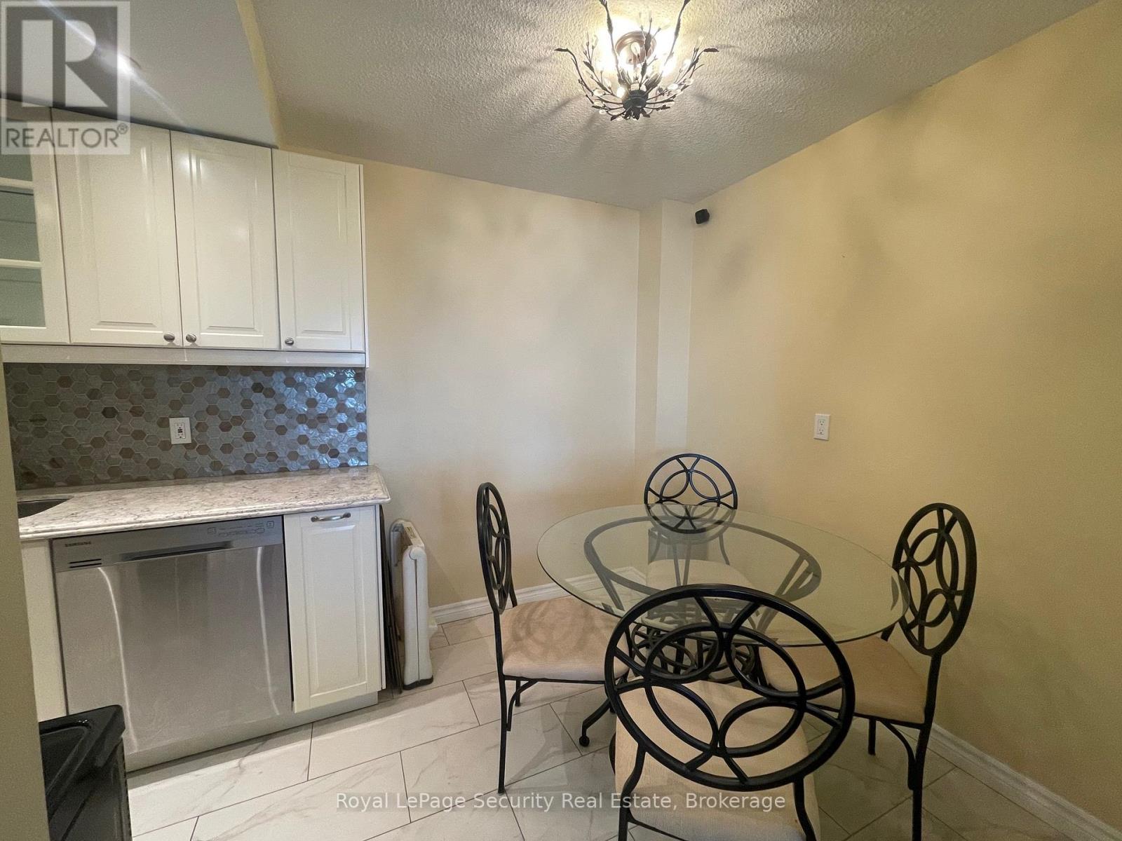 805 - 2556 Argyle Road, Mississauga, ON - Indoor