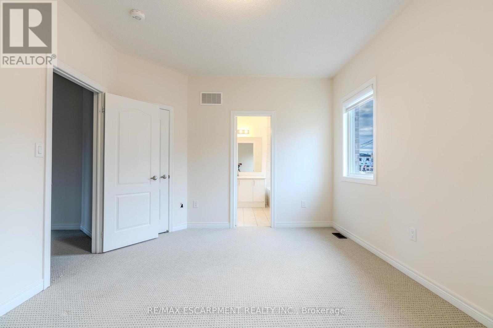 83 Great Falls Boulevard, Hamilton, ON - Indoor Photo Showing Other Room