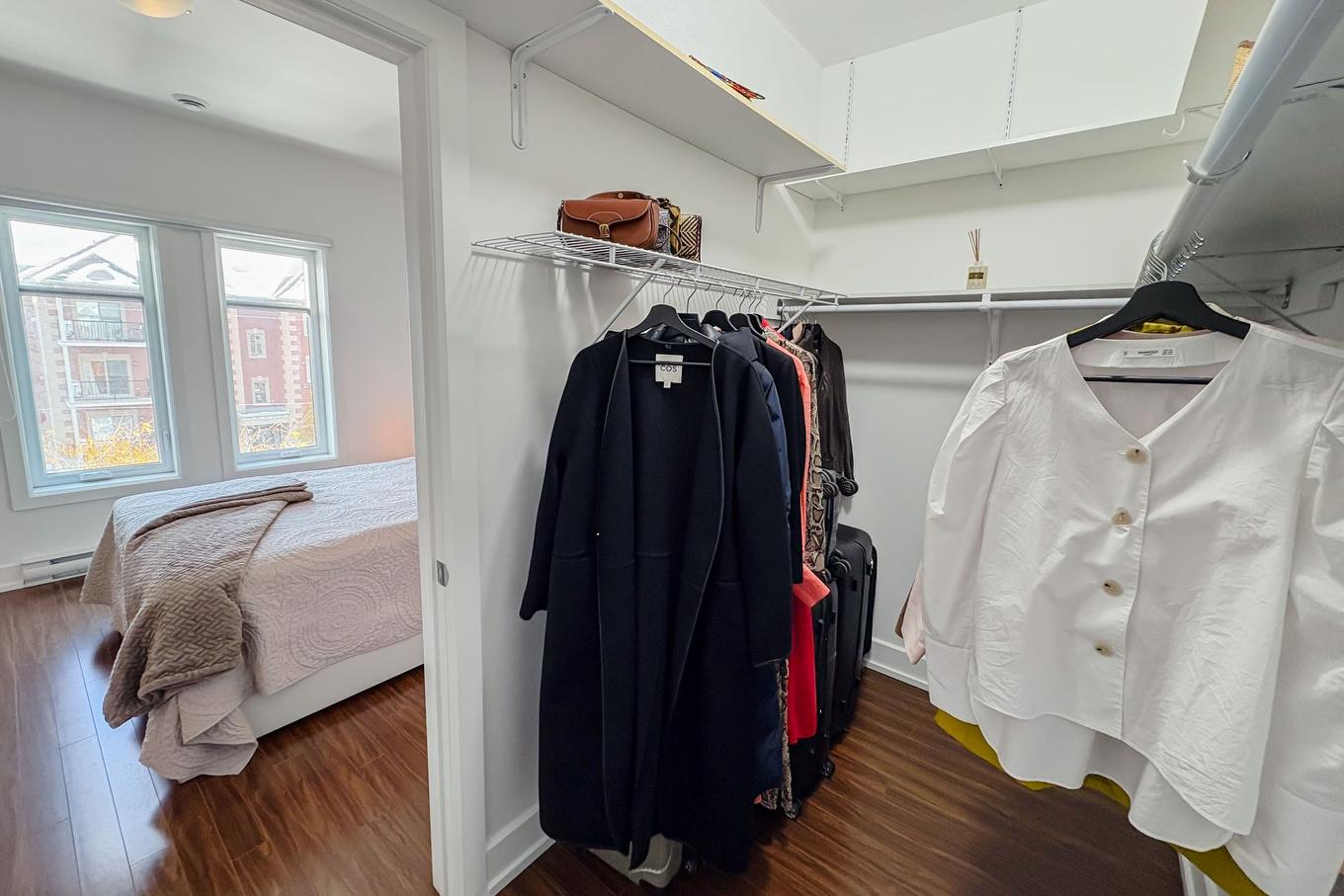 Walk-in closet - 7-2680 Rue Racine, Longueuil (Saint-Hubert), QC - Indoor With Storage