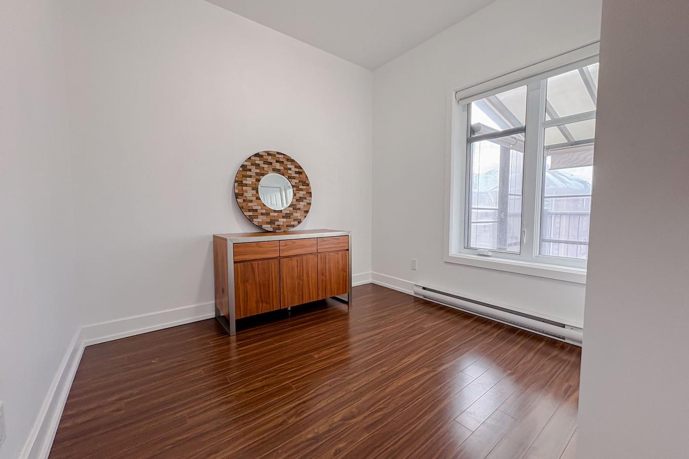 Bedroom - 7-2680 Rue Racine, Longueuil (Saint-Hubert), QC - Indoor Photo Showing Other Room