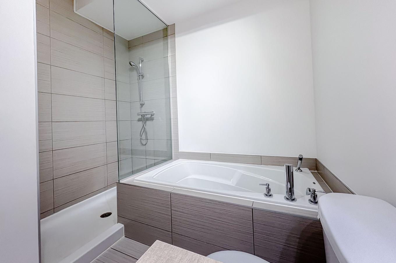 Bathroom - 7-2680 Rue Racine, Longueuil (Saint-Hubert), QC - Indoor Photo Showing Bathroom