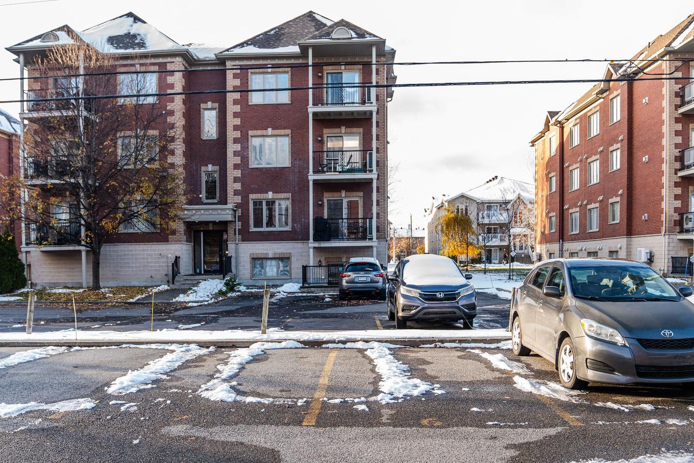 Parking - 7-2680 Rue Racine, Longueuil (Saint-Hubert), QC - Outdoor With Facade