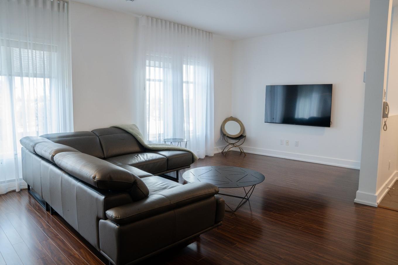 Living room - 7-2680 Rue Racine, Longueuil (Saint-Hubert), QC - Indoor Photo Showing Living Room