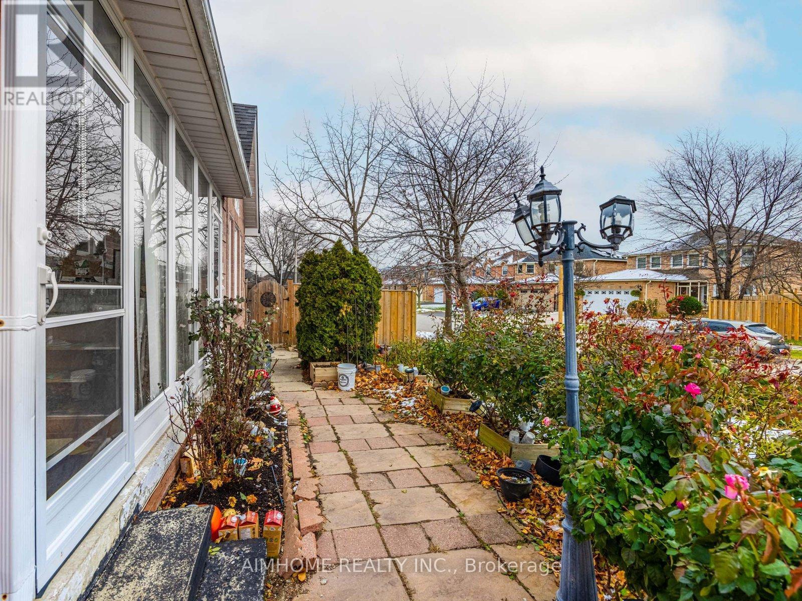 5733 River Grove Avenue, Mississauga, ON