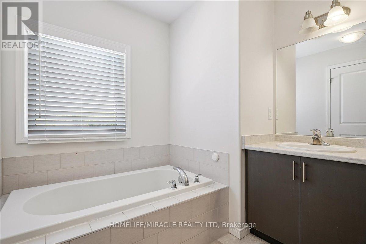 1614 Hetherington Drive, Peterborough, ON - Indoor Photo Showing Bathroom