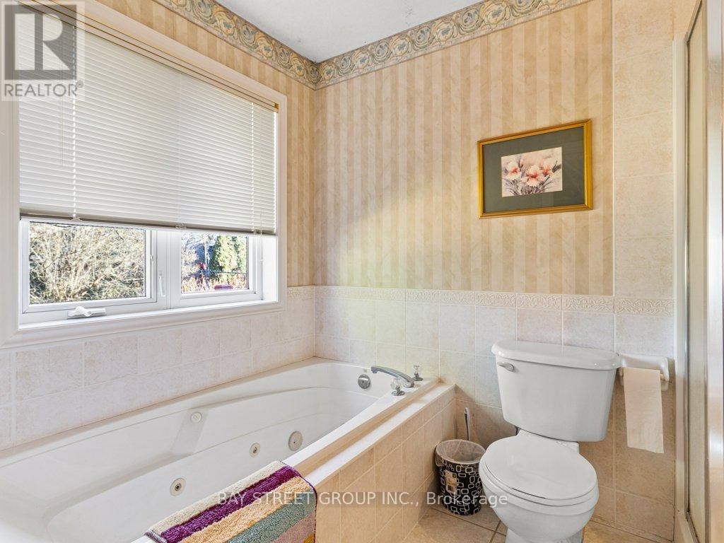 488 Cabot Trail, Waterloo, ON - Indoor Photo Showing Bathroom
