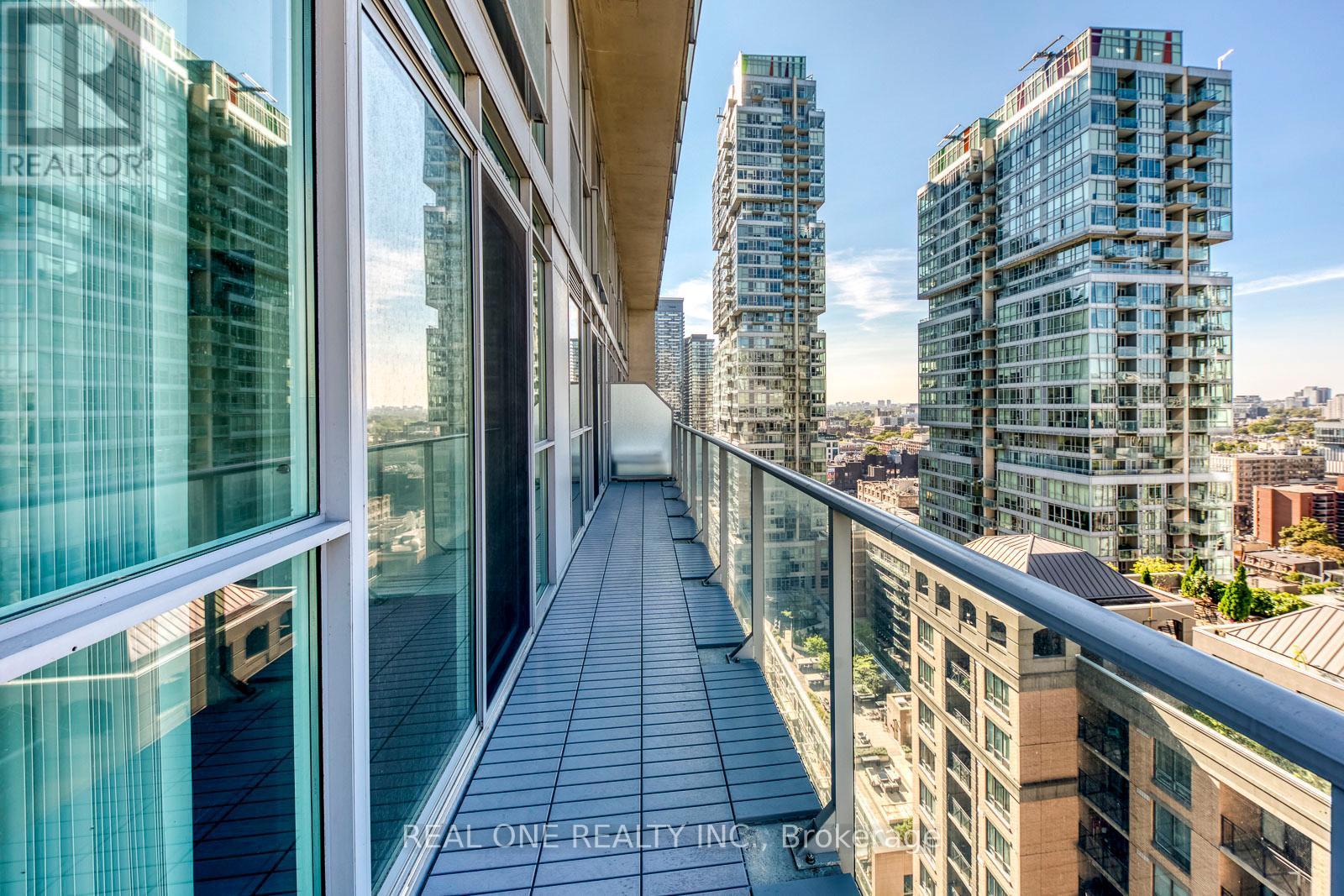 2007 - 126 Simcoe Street, Toronto, ON - Outdoor