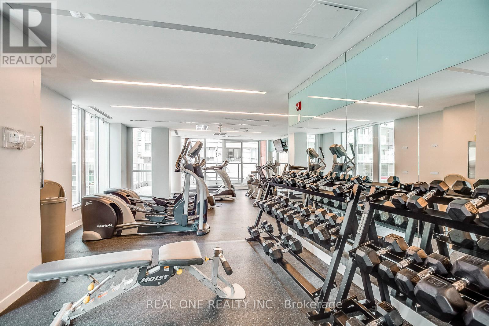 2007 - 126 Simcoe Street, Toronto, ON - Indoor Photo Showing Gym Room