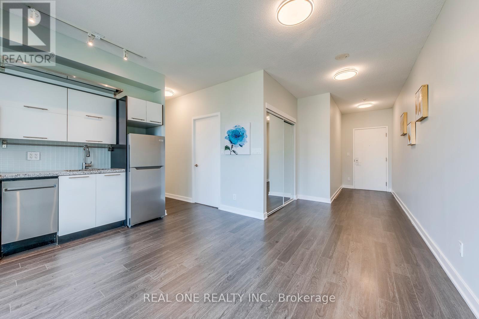 2007 - 126 Simcoe Street, Toronto, ON - Indoor Photo Showing Kitchen