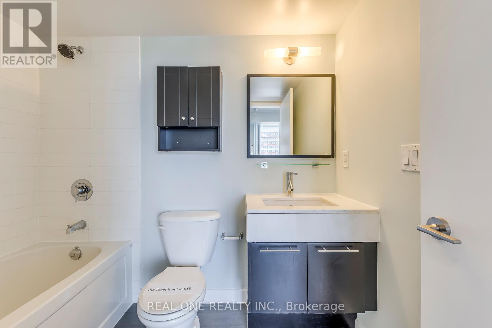 2007 - 126 Simcoe Street, Toronto, ON - Indoor Photo Showing Bathroom