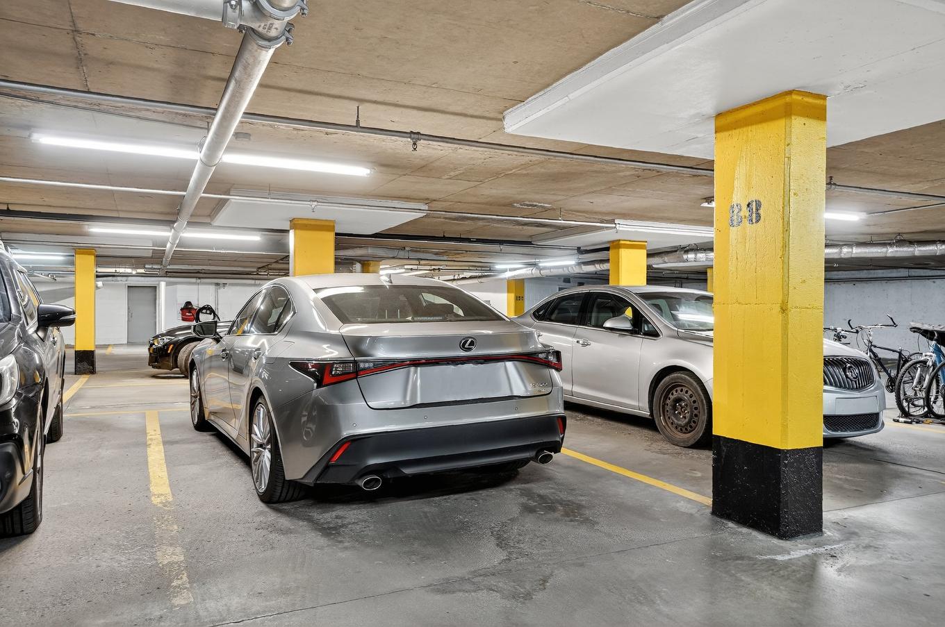 Stationnement - 306-755 Rue Muir, Montréal (Saint-Laurent), QC - Indoor Photo Showing Garage