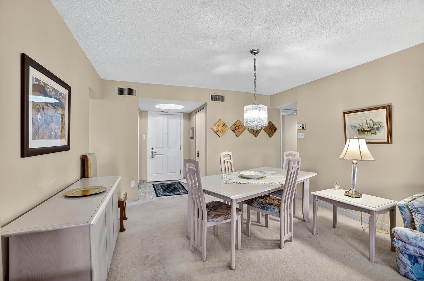 Salle à manger - 306-755 Rue Muir, Montréal (Saint-Laurent), QC - Indoor Photo Showing Dining Room