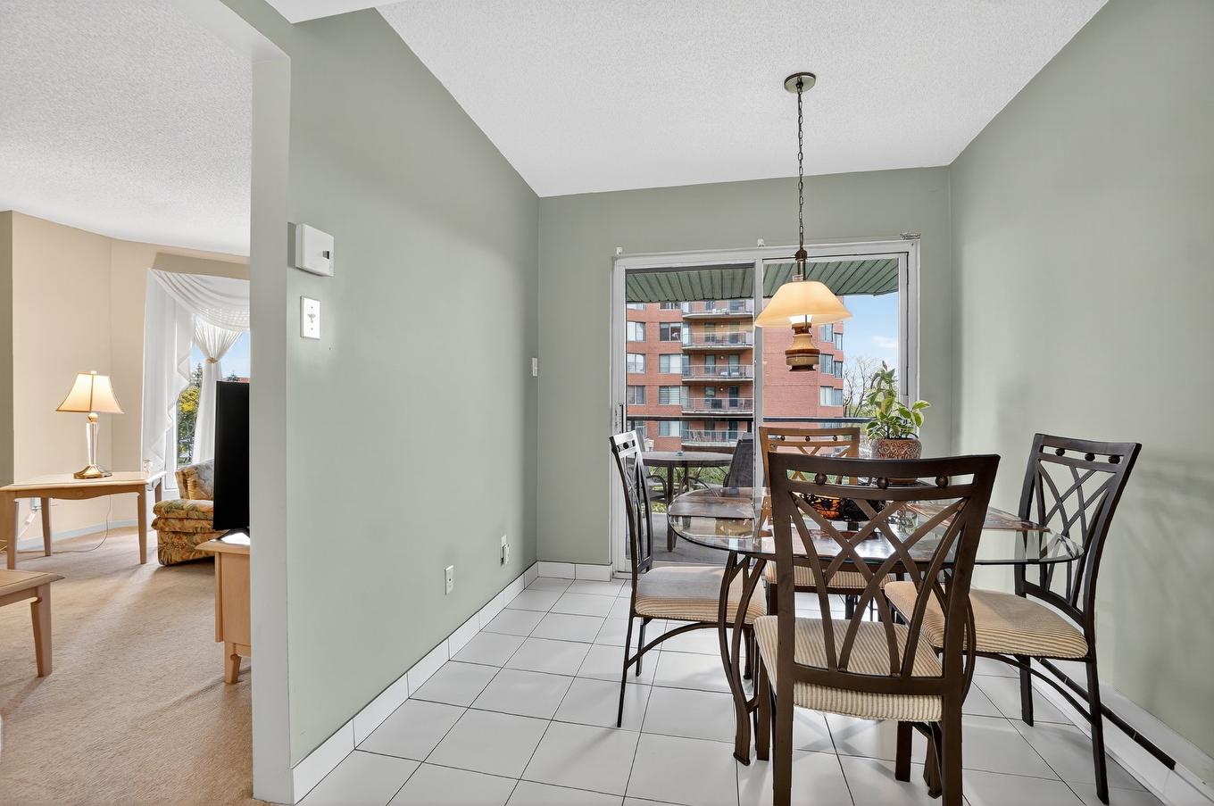 Coin-repas - 306-755 Rue Muir, Montréal (Saint-Laurent), QC - Indoor Photo Showing Dining Room