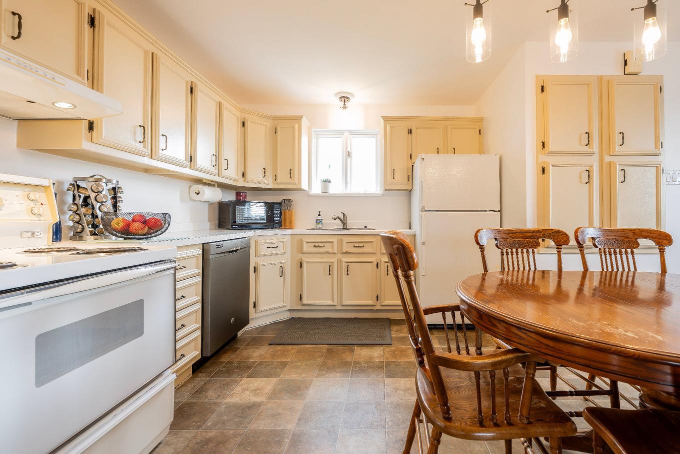 Kitchen - 1217 Ch. De La Vernière, Les Îles-De-La-Madeleine, QC - Indoor Photo Showing Kitchen