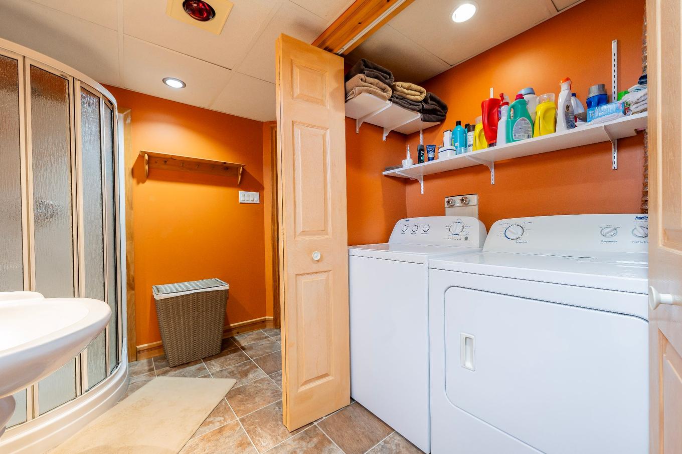Bathroom - 1217 Ch. De La Vernière, Les Îles-De-La-Madeleine, QC - Indoor Photo Showing Laundry Room
