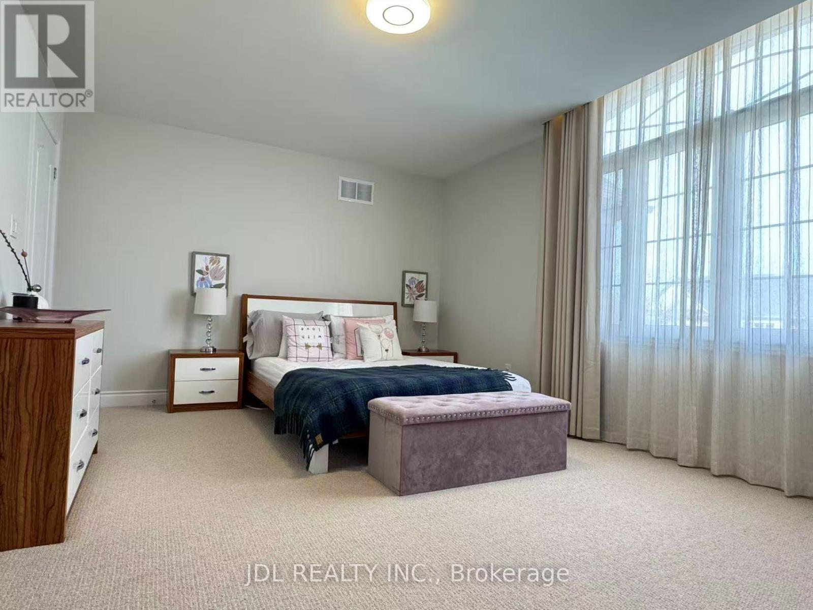 936 Goring Circle, Newmarket, ON - Indoor Photo Showing Bedroom