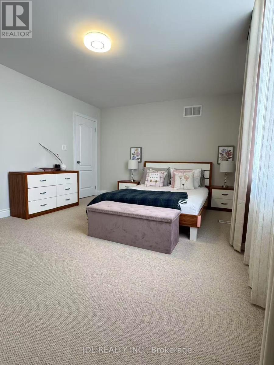 936 Goring Circle, Newmarket, ON - Indoor Photo Showing Bedroom