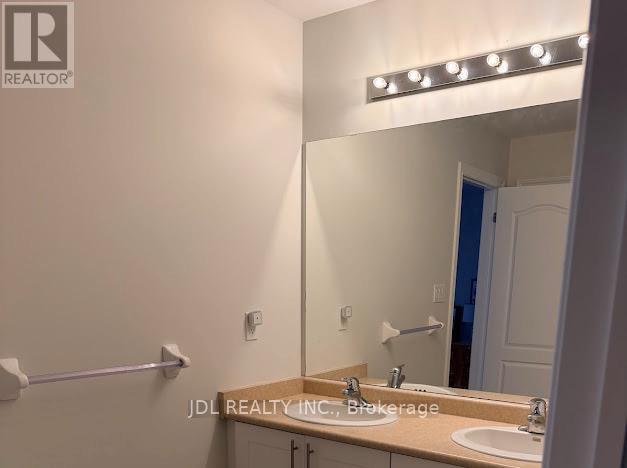 936 Goring Circle, Newmarket, ON - Indoor Photo Showing Bathroom
