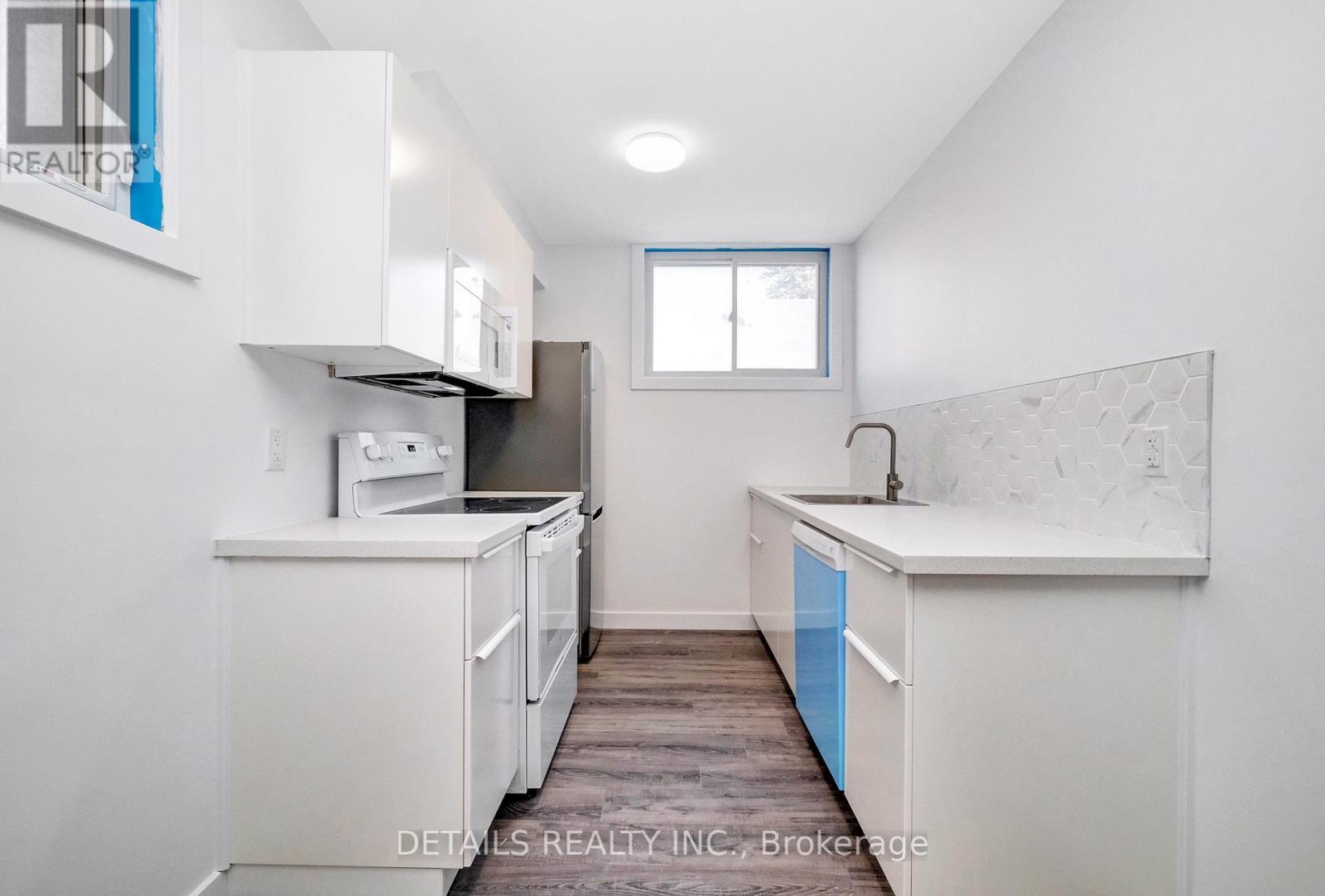 B - 828 B Maplewood Avenue, Ottawa, ON - Indoor Photo Showing Kitchen